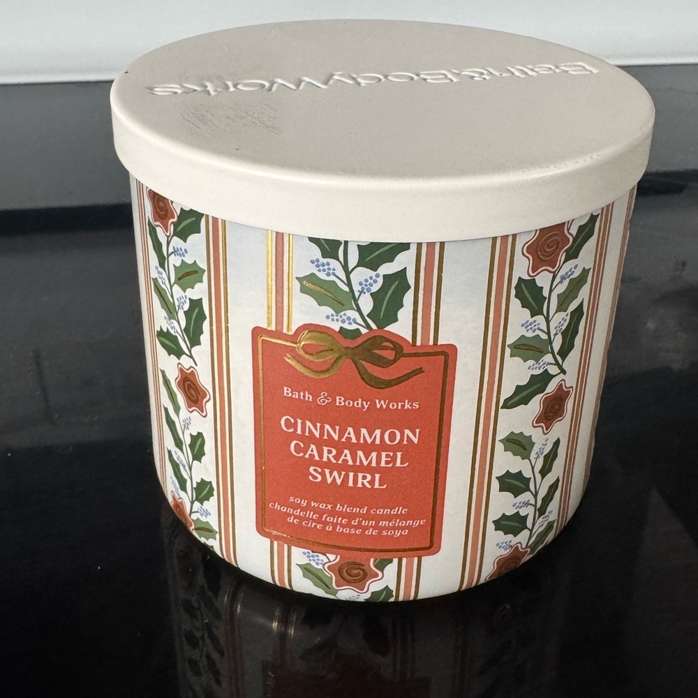 Bath & Body Works Cinnamon Caramel Swirl Candle - Cream and Brown